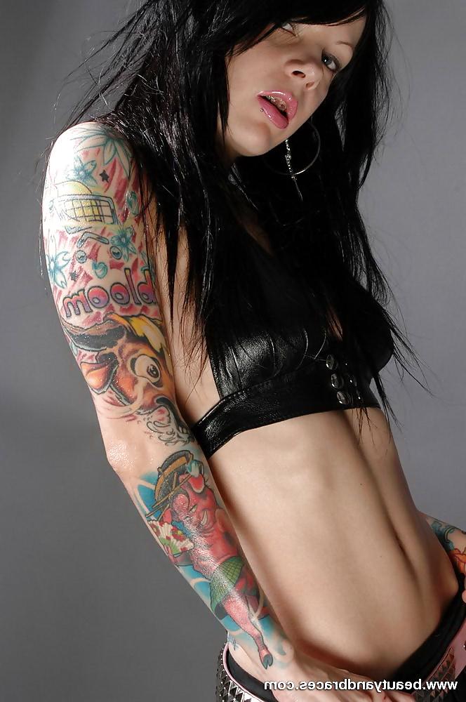 15P TATOO BABE WITH BRACES