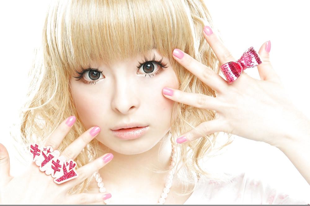 25P Japanese-Korean Kyary Pamyu Pamyu, Hyuna Kim, Nozomi Sasaki