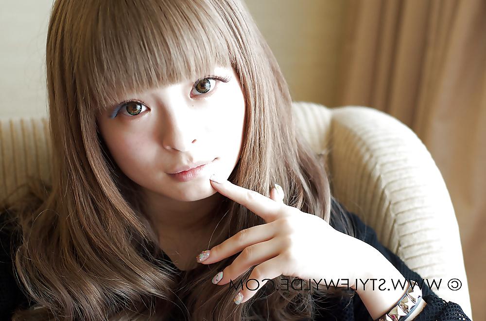 25P Japanese-Korean Kyary Pamyu Pamyu, Hyuna Kim, Nozomi Sasaki