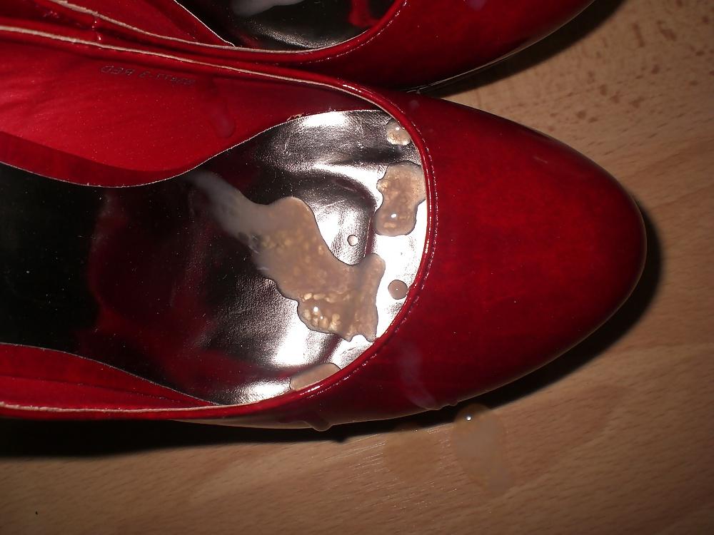 15P Cum on red heels