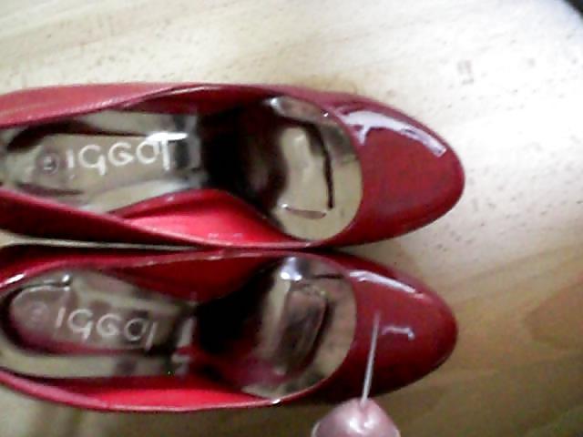 15P Cum on red heels