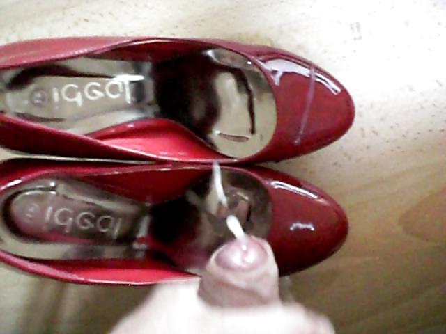15P Cum on red heels
