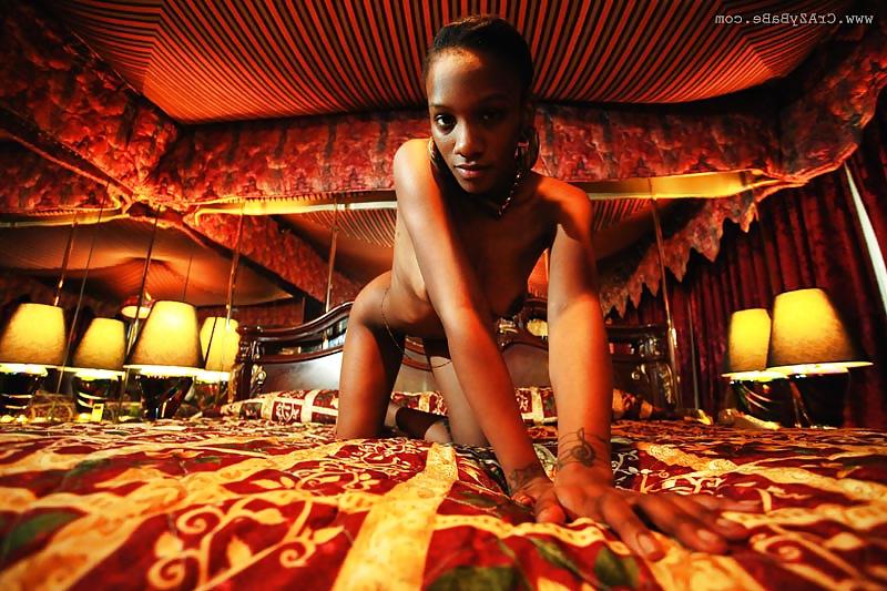 16P Ebony babe spreading pussy in a cozy n dim lit room