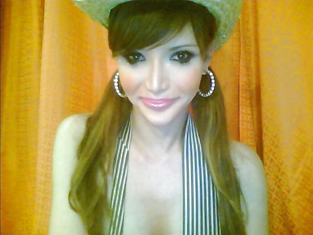 18P Pretty Shemale Denise