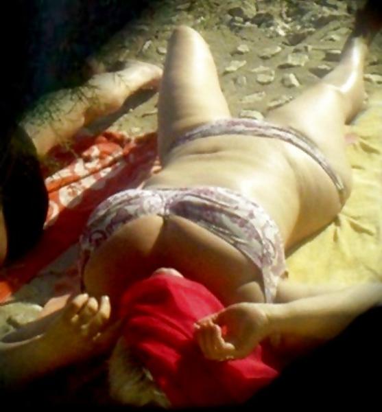 16P Big Breasted MILF On Vacation
