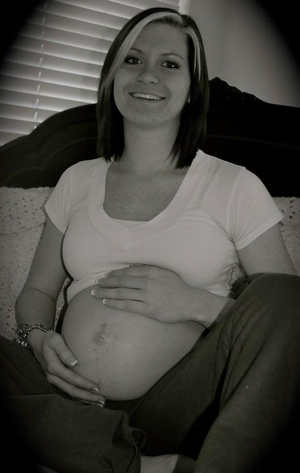 7P Sexy pregnant whore