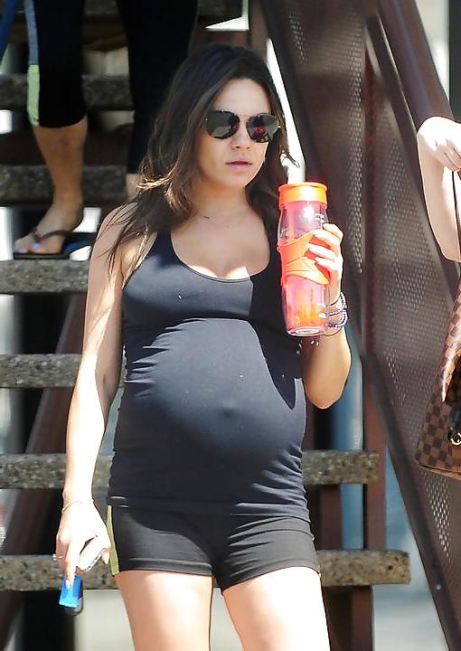 11P Mila Kunis pregnant