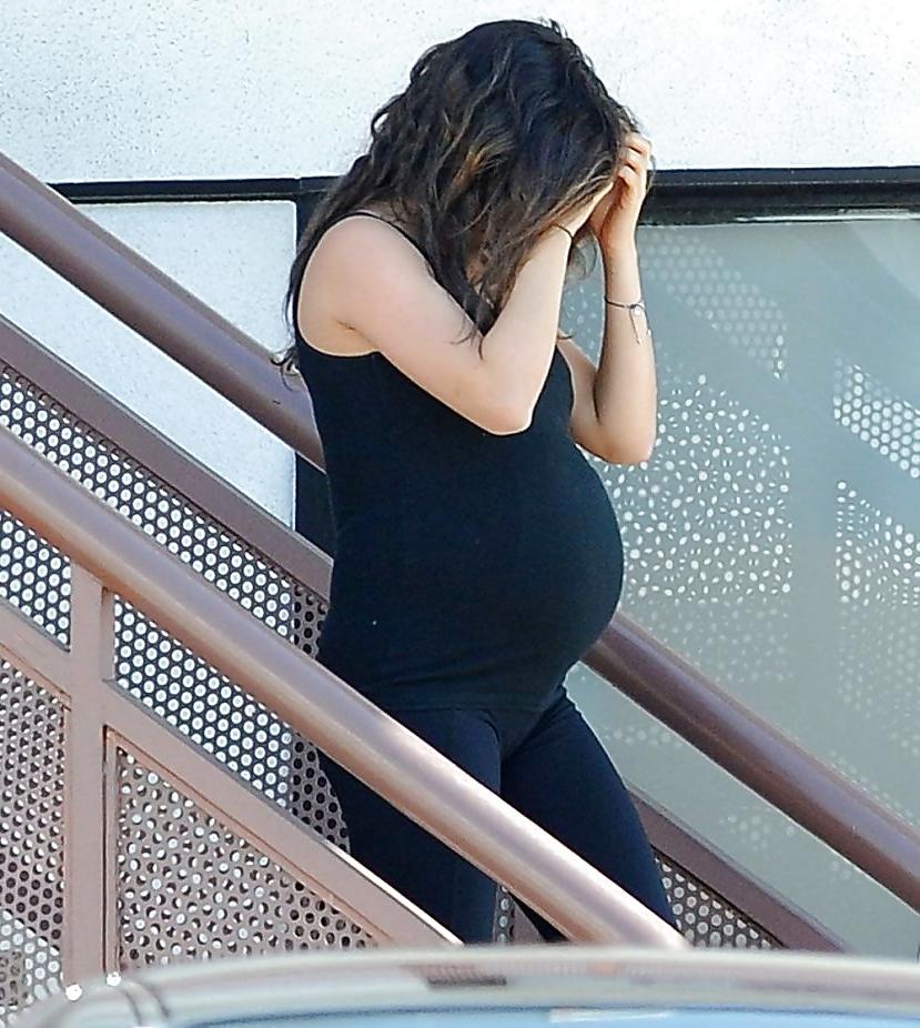 11P Mila Kunis pregnant
