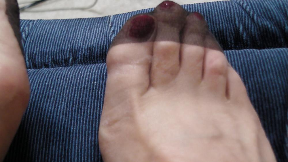 16P Heels, sheer pantys, ff stockings, cum on foot...heehee