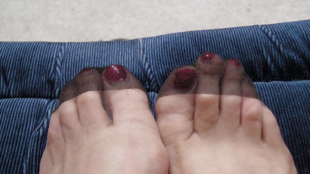 16P Heels, sheer pantys, ff stockings, cum on foot...heehee