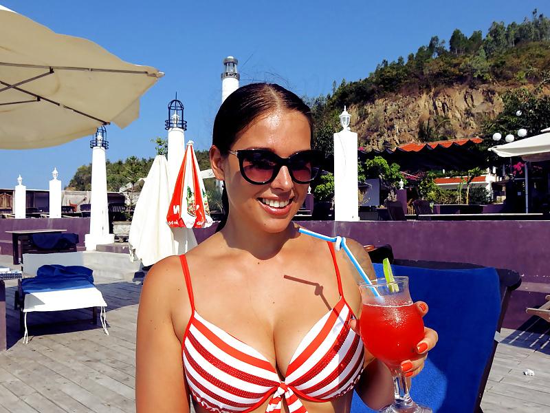25P Pretty Camgirl on Vacation