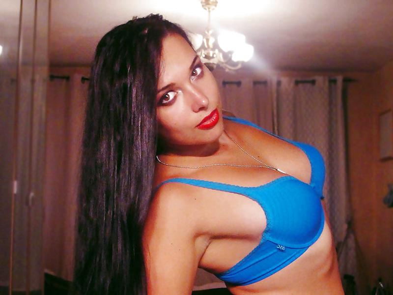 25P Pretty Camgirl on Vacation