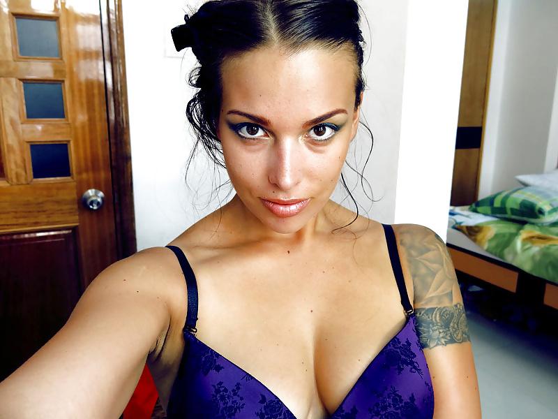 25P Pretty Camgirl on Vacation