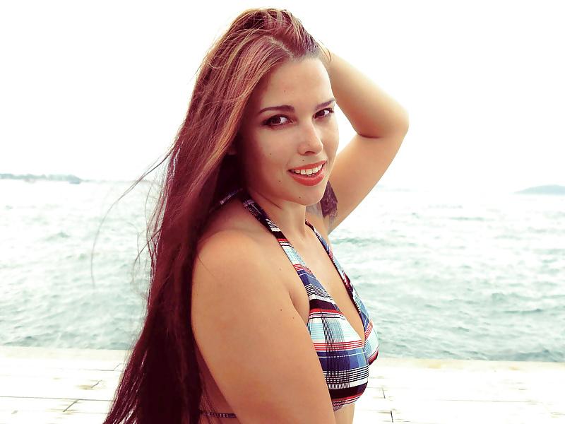 25P Pretty Camgirl on Vacation