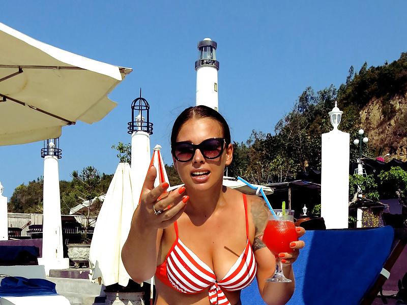 25P Pretty Camgirl on Vacation