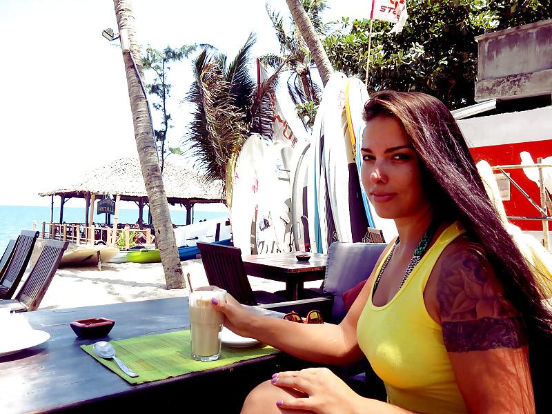 25P Pretty Camgirl on Vacation