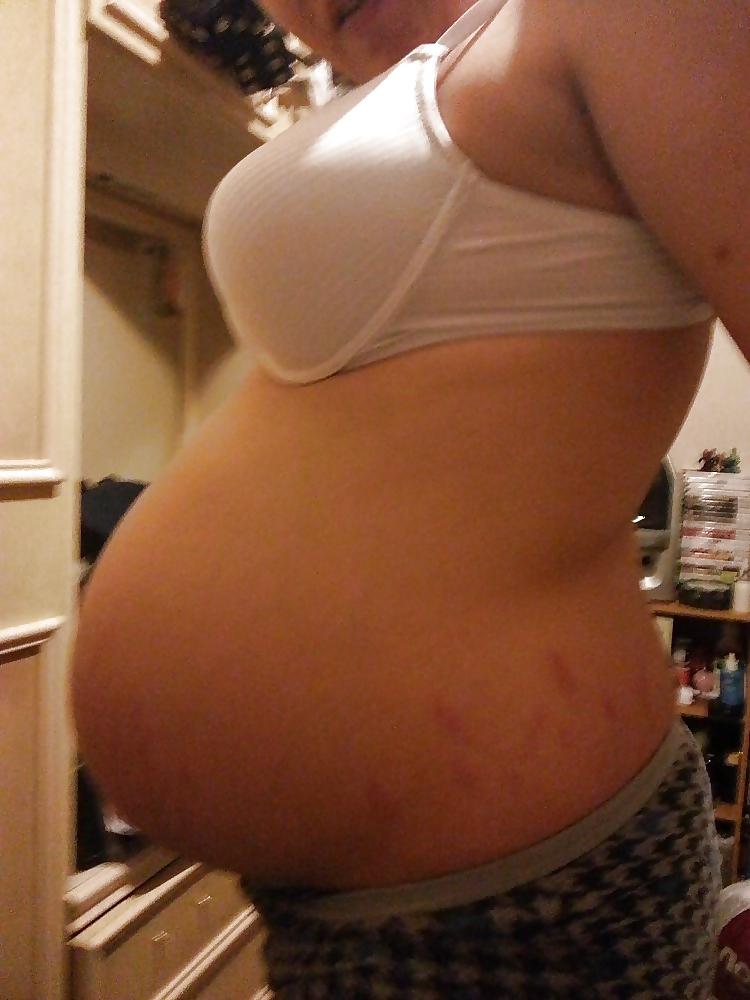 11P Emily B enceinte - pregnant