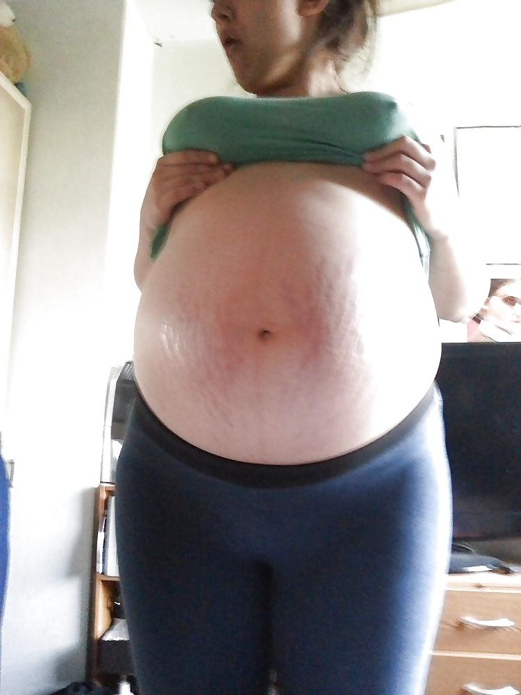 11P Emily B enceinte - pregnant