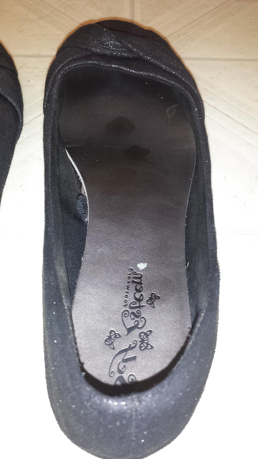 11P Cum on my girlfriends flats! :)