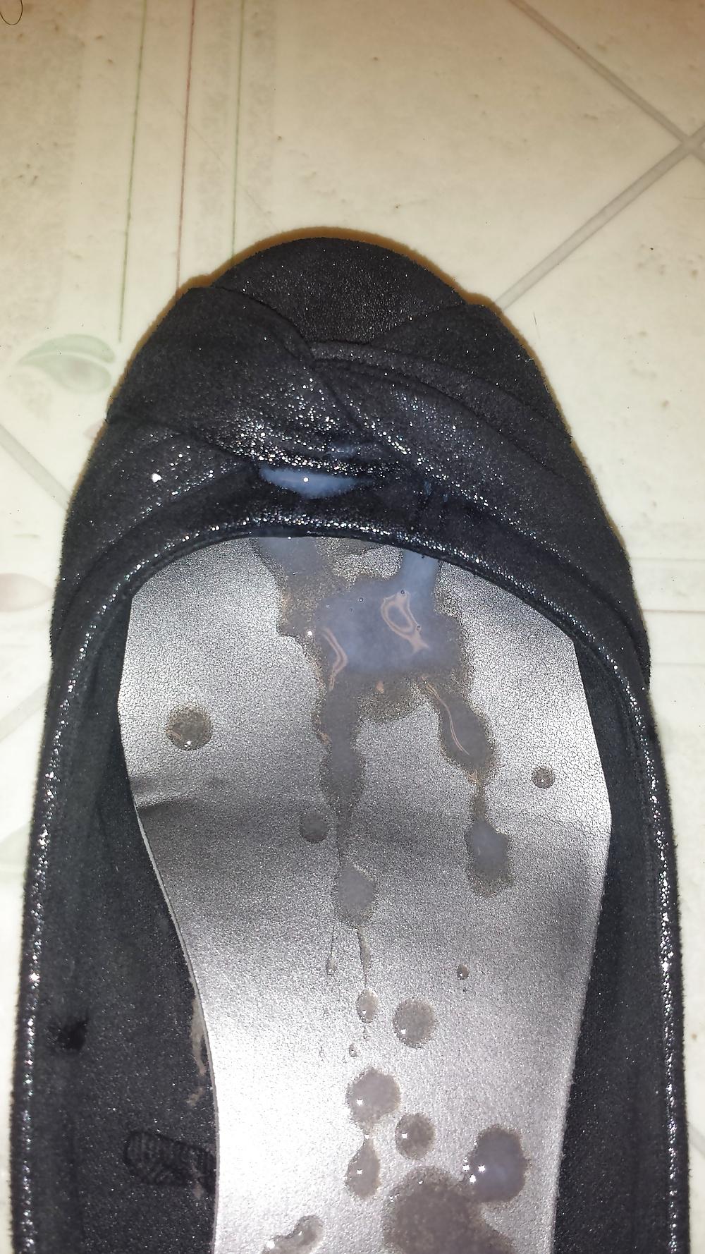 11P Cum on my girlfriends flats! :)