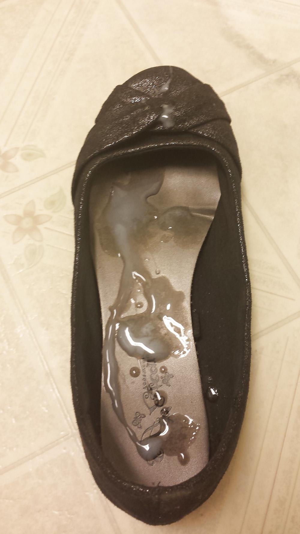 11P Cum on my girlfriends flats! :)
