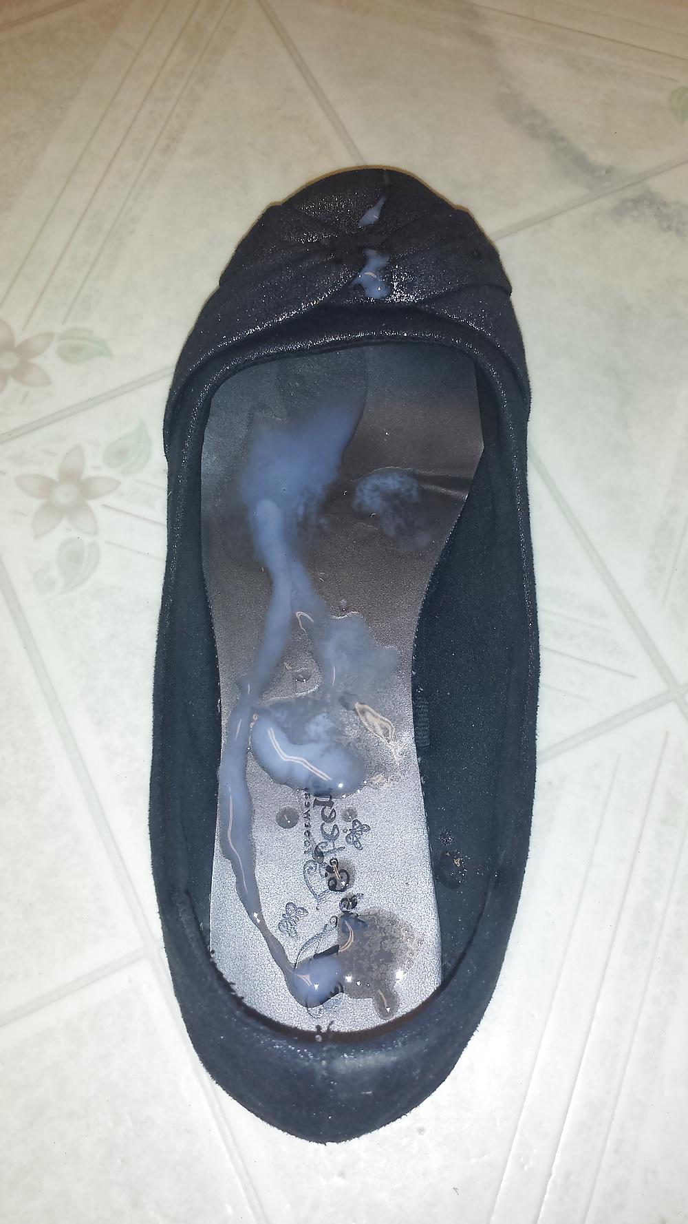 11P Cum on my girlfriends flats! :)