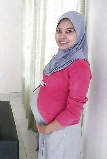 25P Malay Hijab Pregnant