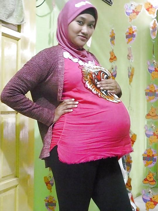25P Malay Hijab Pregnant
