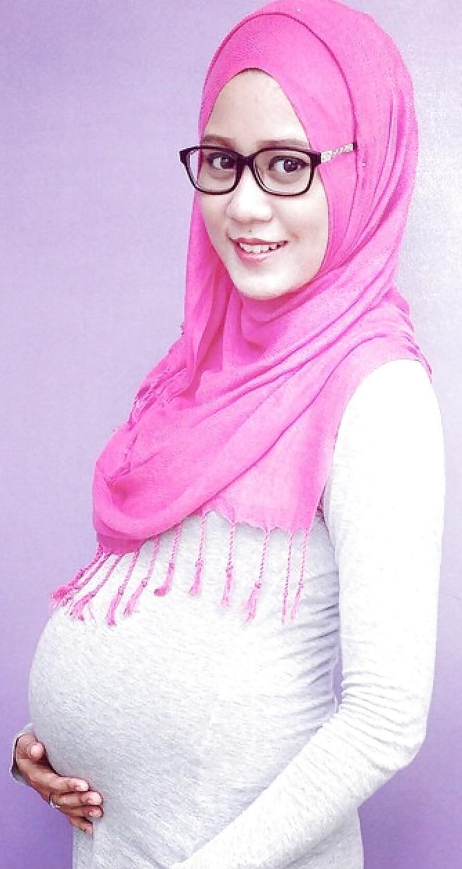 25P Malay Hijab Pregnant