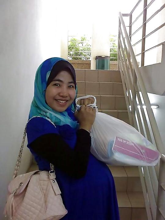 25P Malay Hijab Pregnant