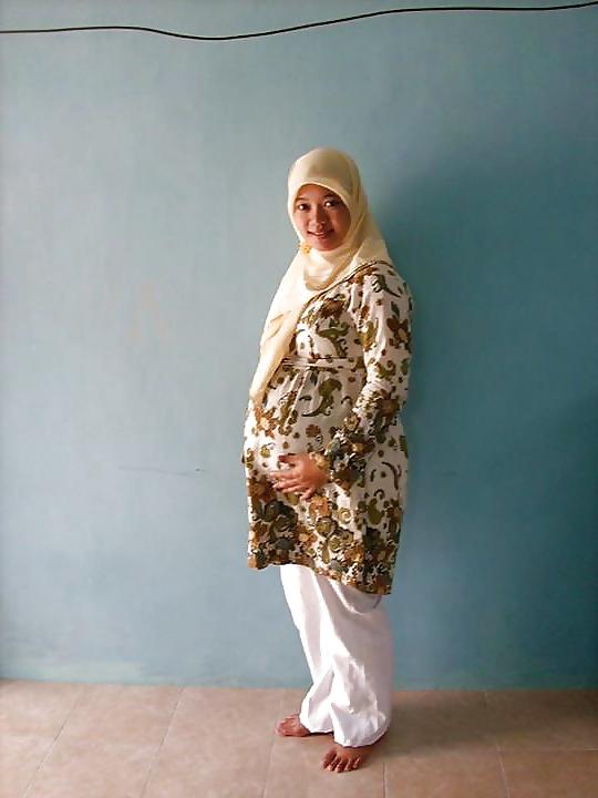 25P Malay Hijab Pregnant