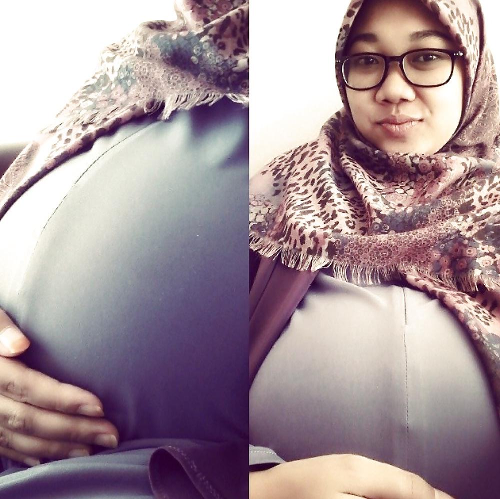 25P Malay Hijab Pregnant