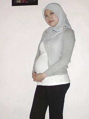 25P Malay Hijab Pregnant