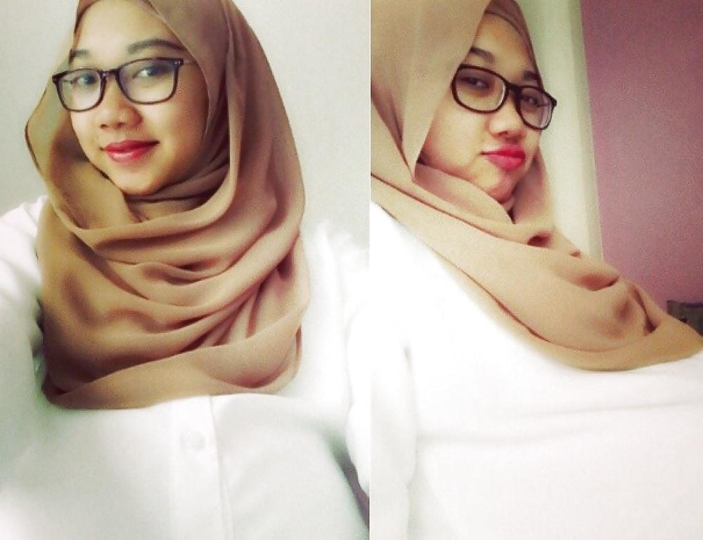 25P Malay Hijab Pregnant