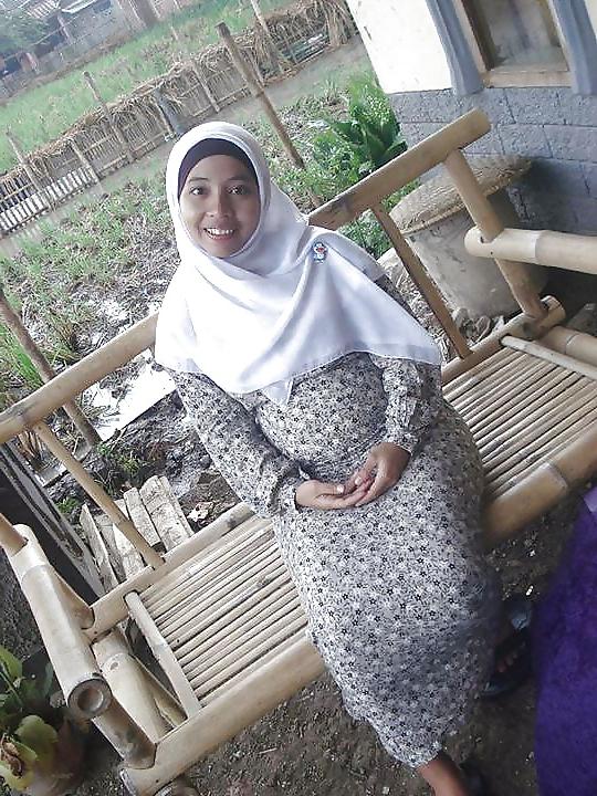 25P Malay Hijab Pregnant