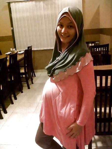 25P Malay Hijab Pregnant
