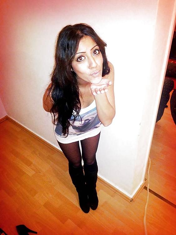 6P Sexy Pretty Babe Shows Her Body