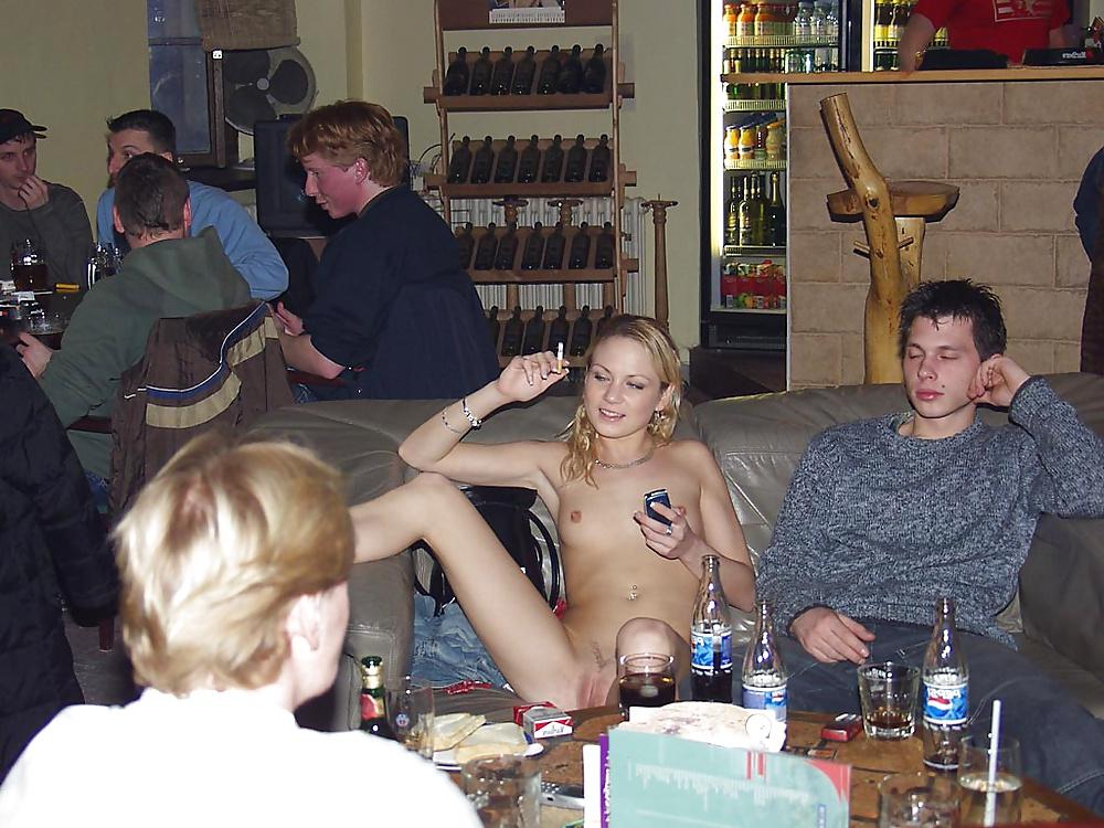 25P Nude in bar