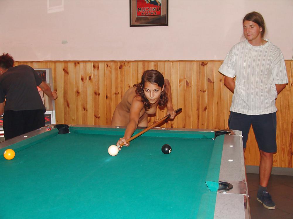 25P Nude in bar