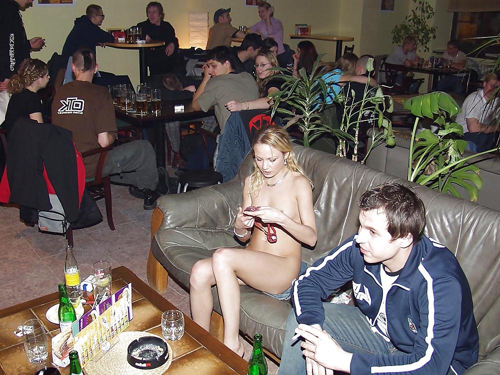 25P Nude in bar
