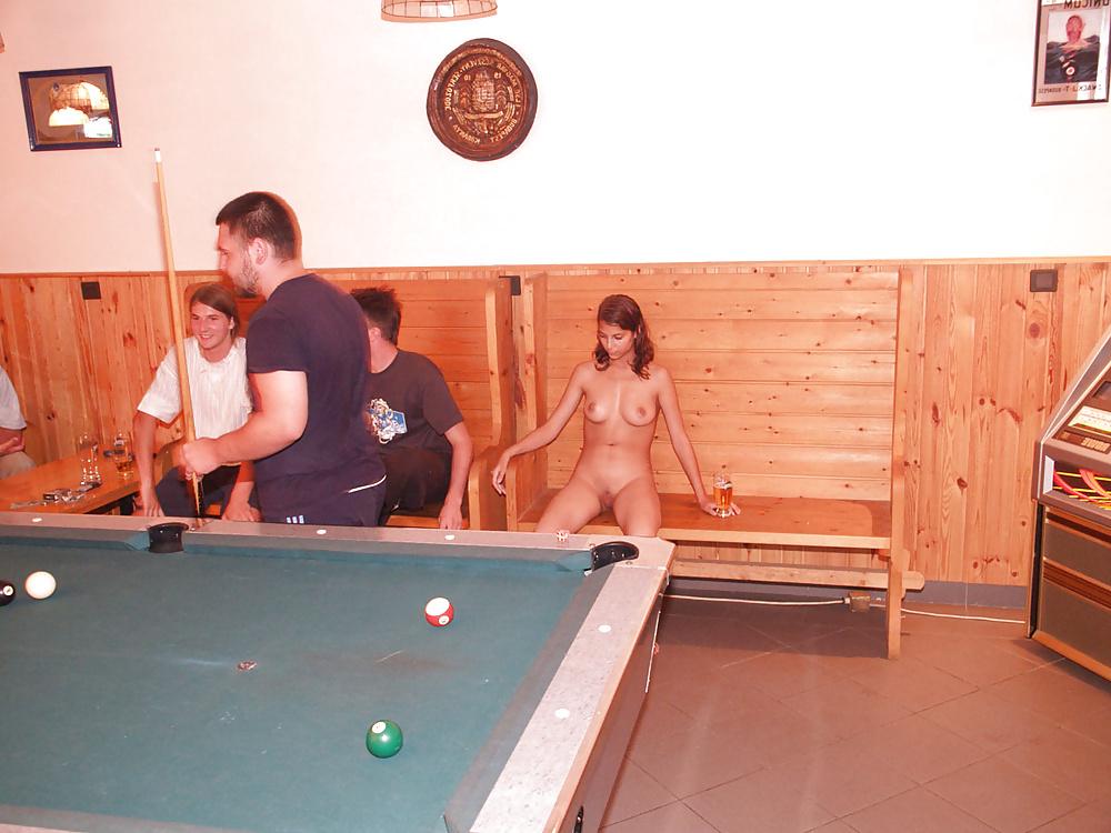 25P Nude in bar