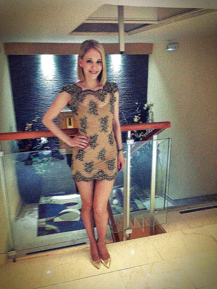 14P Very sexy milf in heels