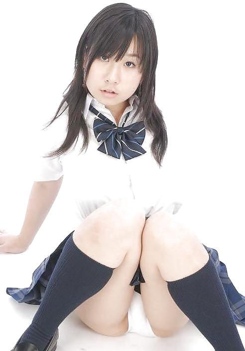 24P Japanese upskirt panties 3