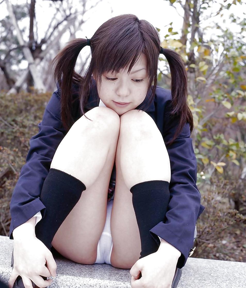 24P Japanese upskirt panties 3