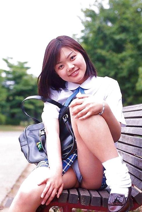 24P Japanese upskirt panties 3