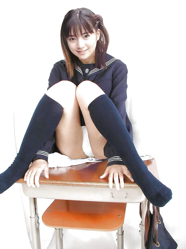 25P Japanese upskirt panties