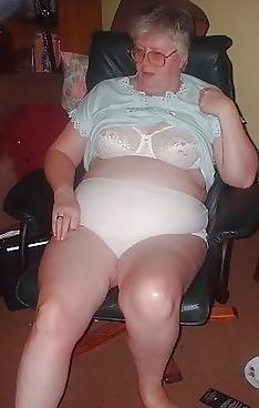 25P Grannies in their bra and knickers 3