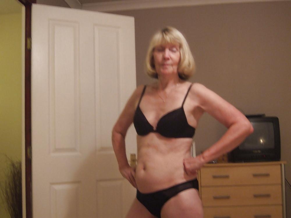25P Grannies in their bra and knickers 3