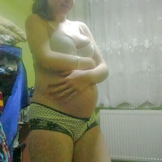 25P Hamile turk kizi - turkish pregnant girl