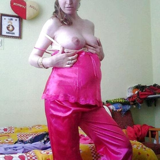 25P Hamile turk kizi - turkish pregnant girl